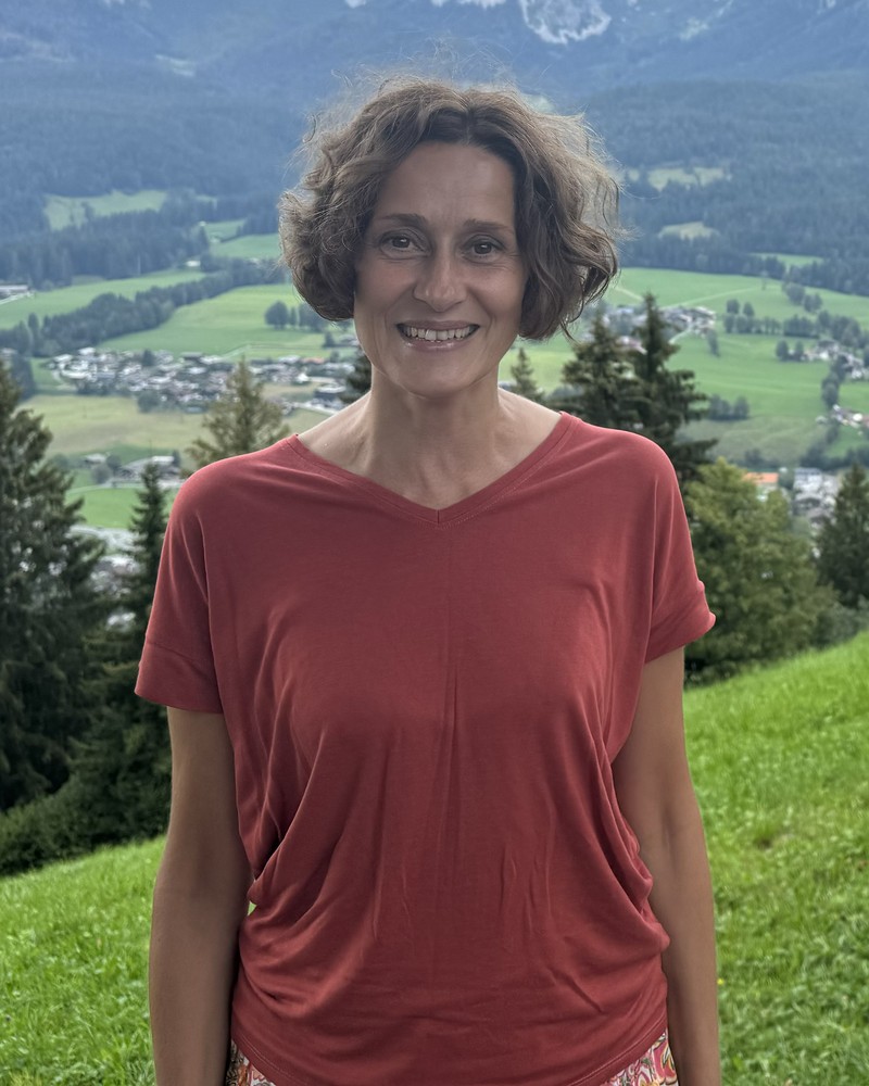 Natalie Streichert vor den Kitzbüheler Bergen